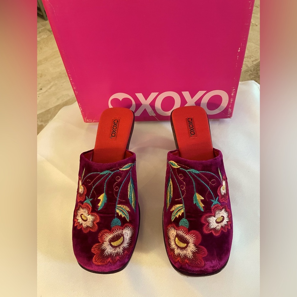New in Box! XOXO Boho Embroidered Velvet Clogs  Size 6.5m Gorgeous!